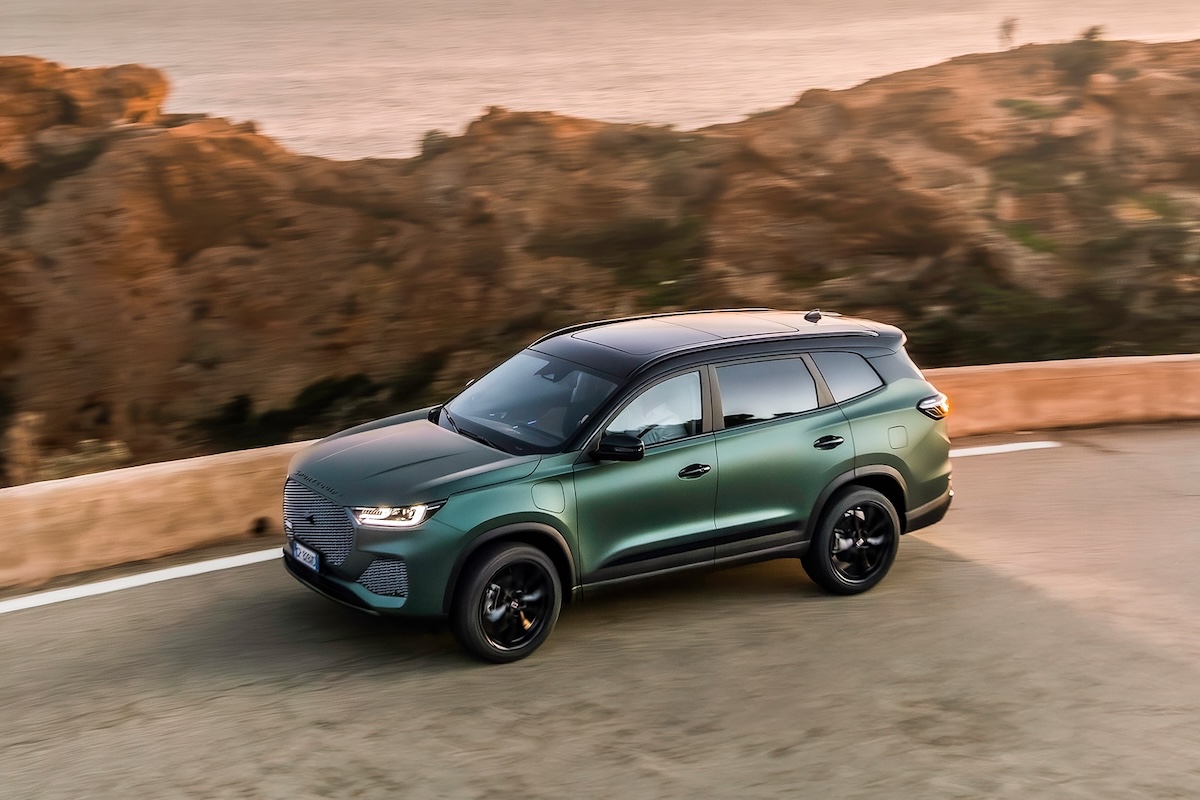 Sportequipe 8 PHEV Rimini: lusso, spazio e tecnologia per la mobilità ibrida